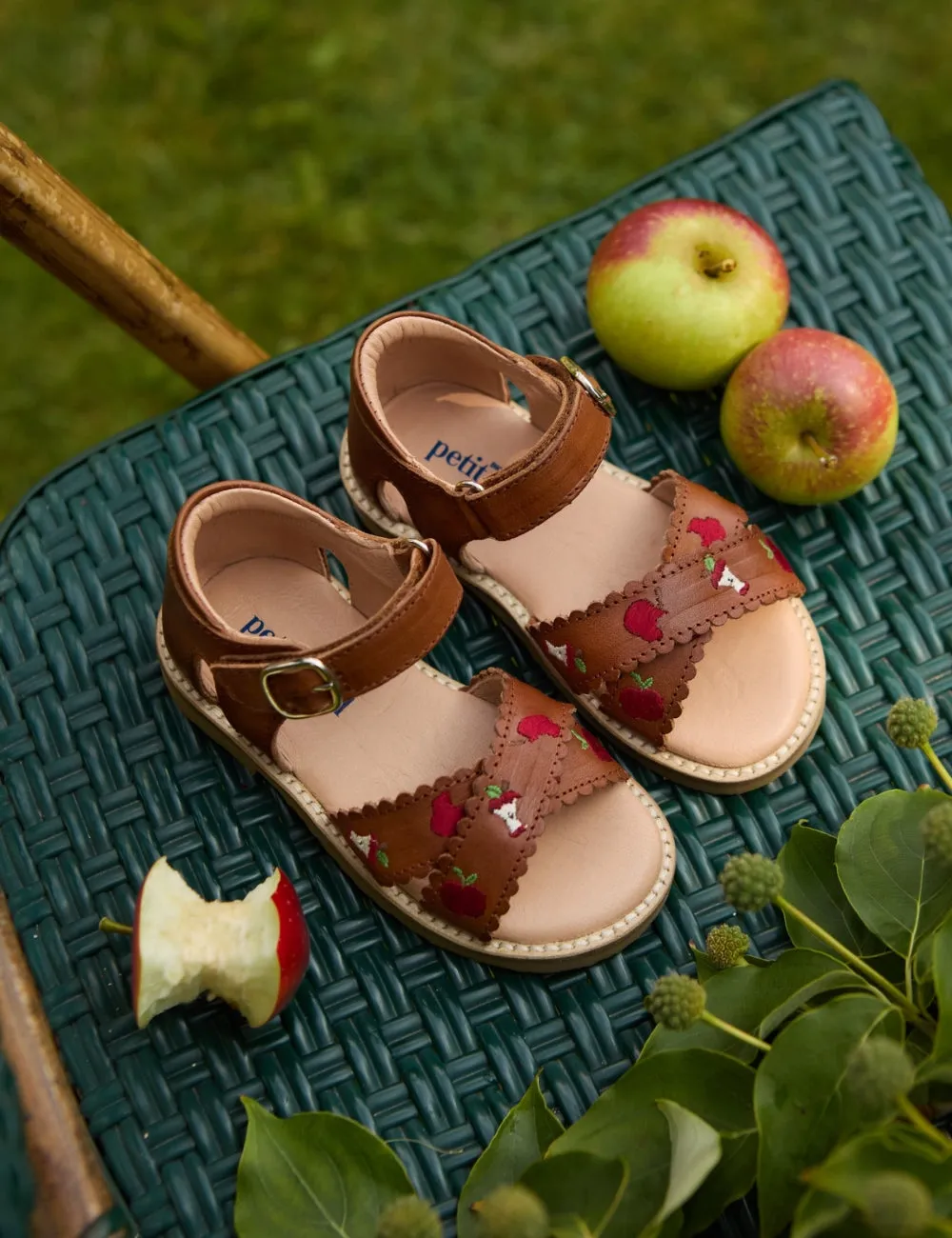 Apple Crossover Scallop Sandal - Cognac