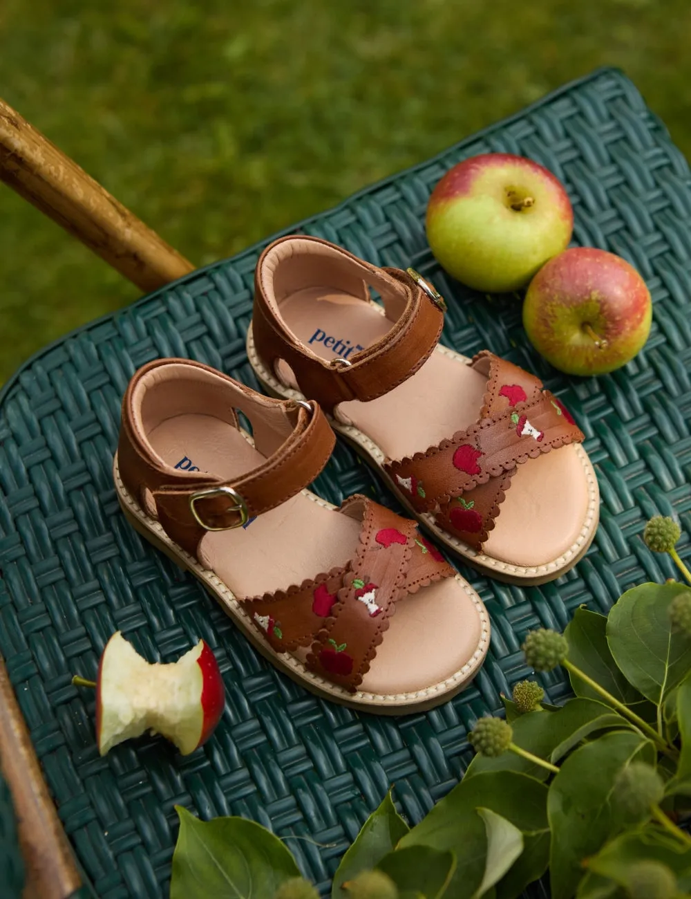 Apple Crossover Scallop Sandal - Cognac