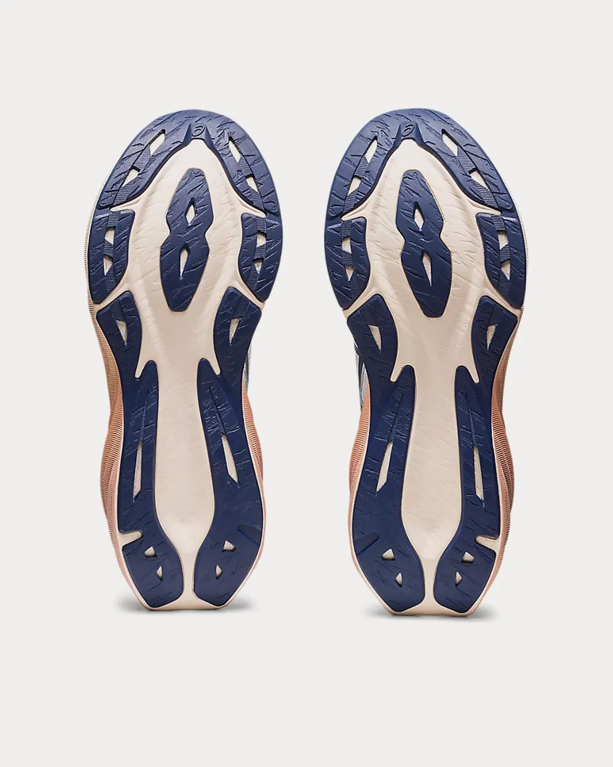 Novablast 3 Sky / Cream Running Shoes
