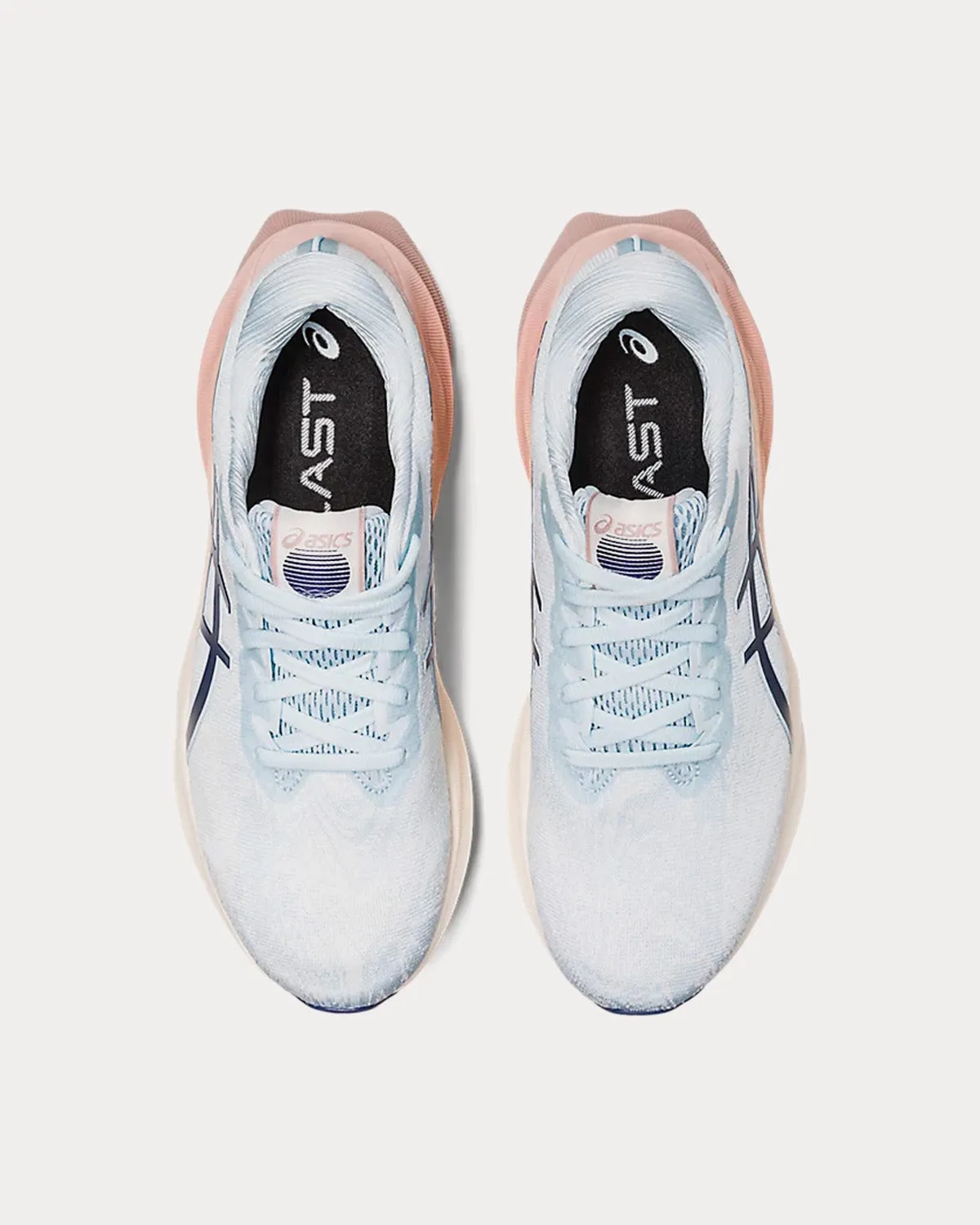 Novablast 3 Sky / Cream Running Shoes