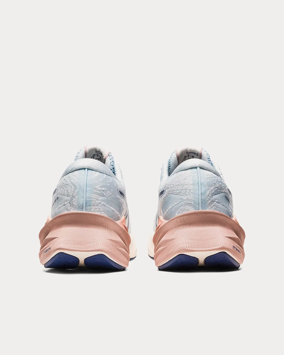 Novablast 3 Sky / Cream Running Shoes